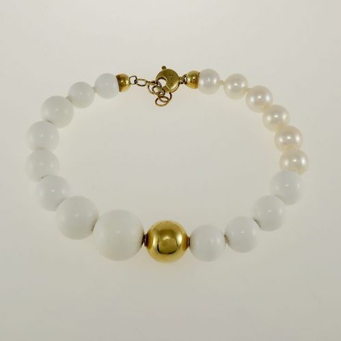 NIMEI bracelet (by Miluna), 8-12 mm white Agate spheres and pearls, 18kt yellow gold