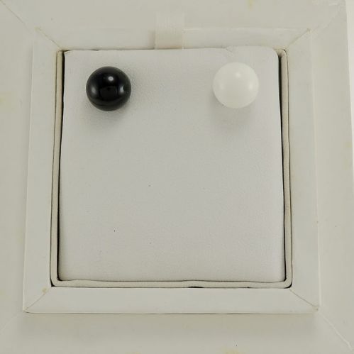 NIMEI earrings (by Miluna), white and black Agate spheres, 12 mm, 18kt white gold